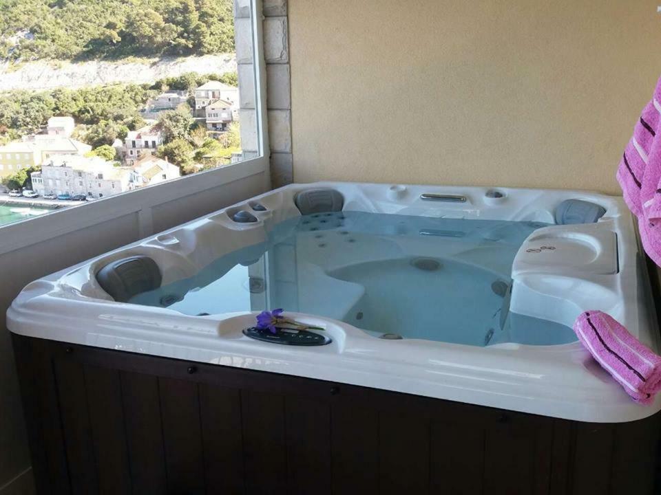 Adriatic - Apartment With Jacuzzi Sobra Exterior photo