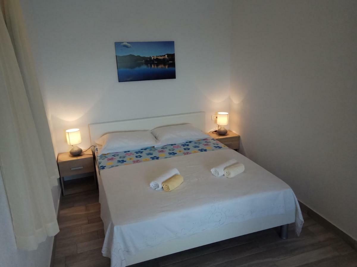 Adriatic - Apartment With Jacuzzi Sobra Exterior photo